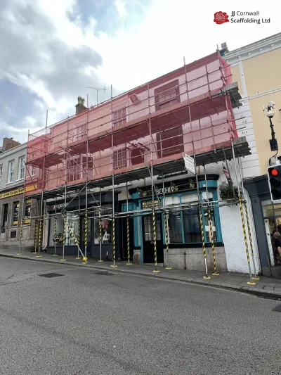 Pedestrian gantry scaffold over a Truro shopfront
