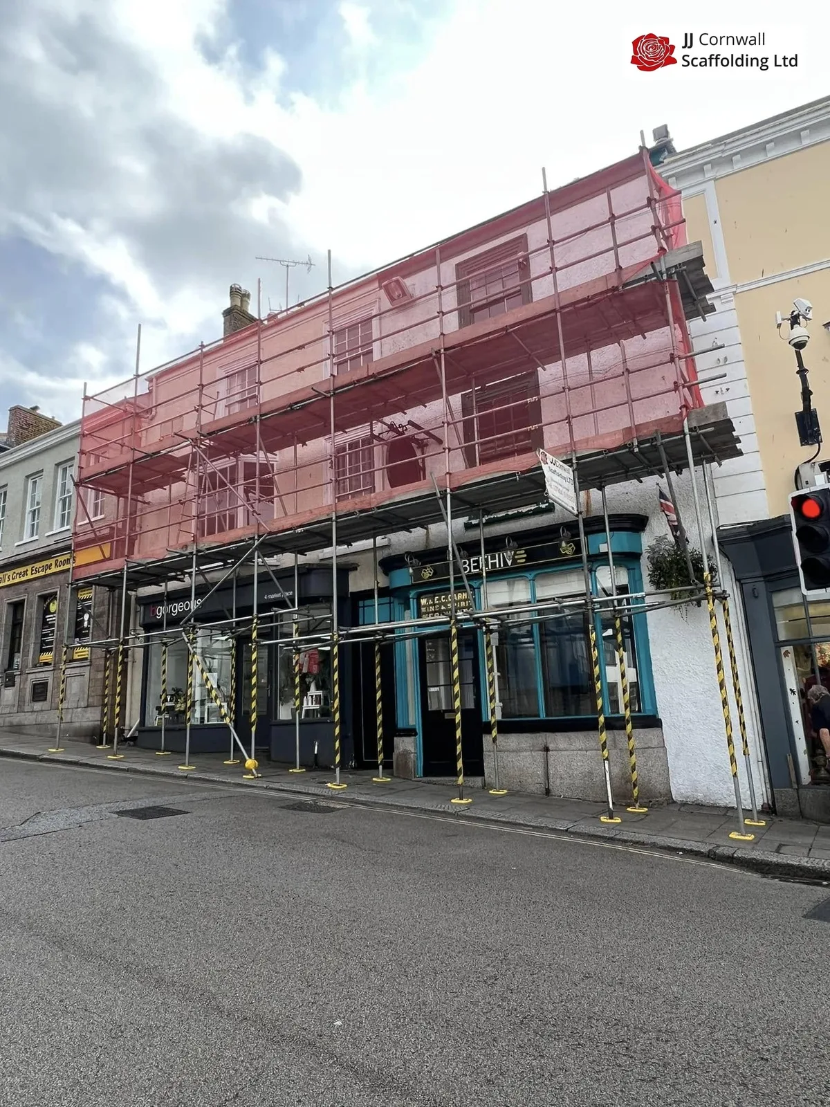 Pedestrian gantry scaffold over a Truro shopfront