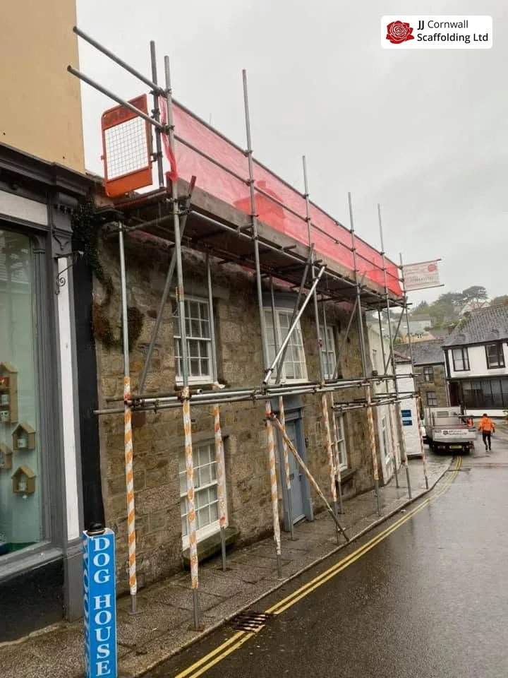 Pedestrian gantry scaffold over a Falmouth street frontage