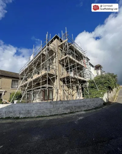 Scaffold levelled on a sloping Falmouth terrace