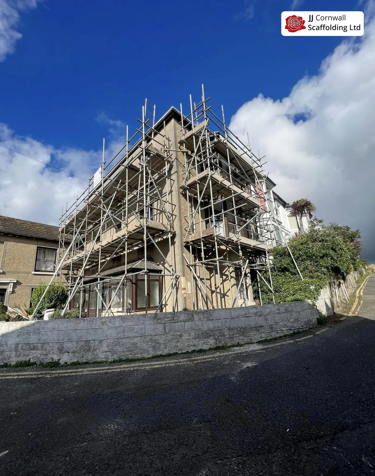Scaffold levelled on a sloping Falmouth terrace