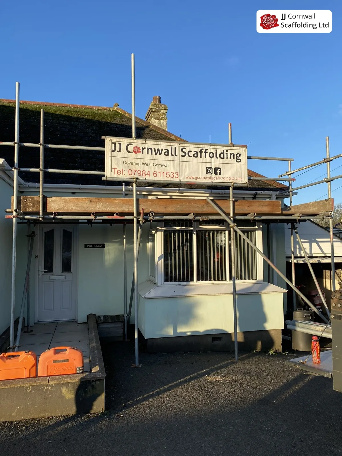 Domestic scaffolding in Cornwall: JJ banner mounted on single storey frontage scaffold