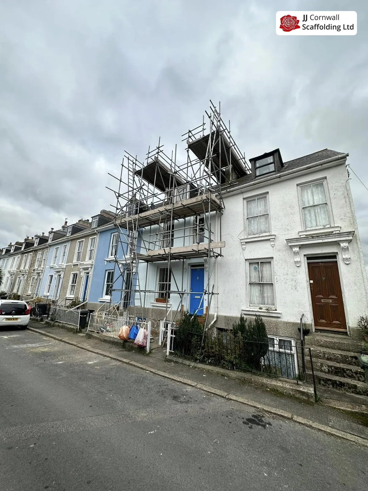 Scaffold built in a narrow Downalong lane, St Ives