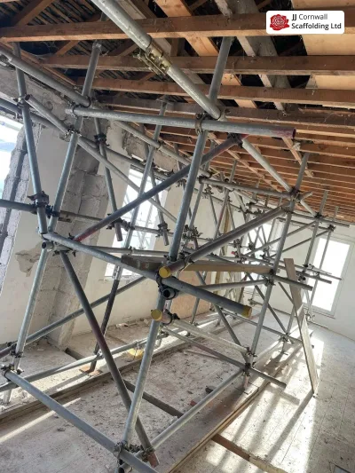 Internal birdcage scaffold providing a working deck at high level